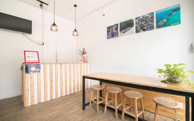 RedDoorz Plus @ Tran Hung Dao Street 2 - photo 2