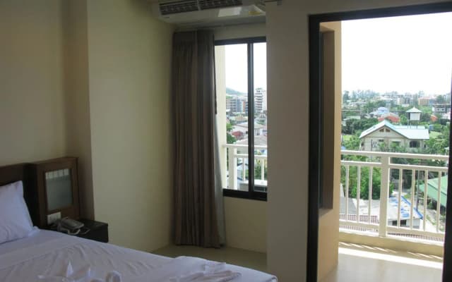 Lucky Patong Hotel - photo 2