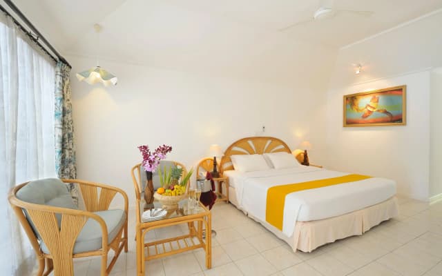 Holiday Island Resort & Spa - photo 2