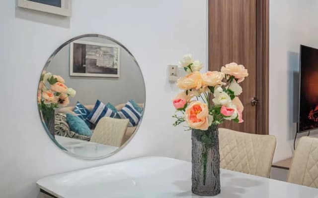 Luxury Sunwah Apartment near Landmark 81 - City View - photo 5