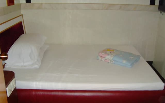 Long Yuen Hotel - photo 2
