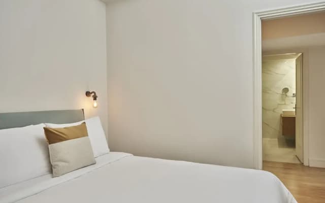 Chic n Bright 3 Bd Apt with Hilton View - photo 5