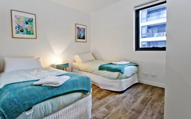 2 Bedder Melbourne Apt in New York End - photo 3