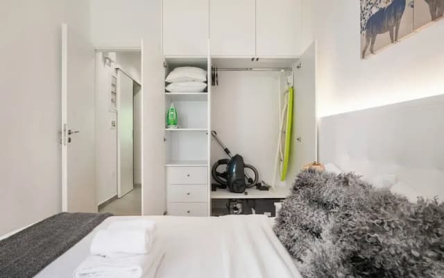 Mellow 2-Bedroom Apartment in Athens - photo 4