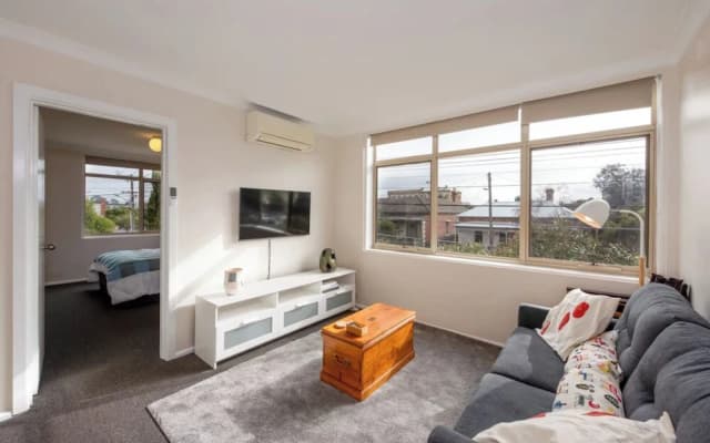 Bright & Comfortable 1BR Unit in Trendy Brunswick! - photo 2