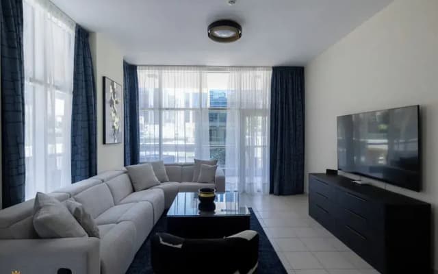 Large Modern 1-Bedroom in Bay Square 9 - photo 4