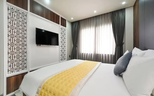The Moon 1 Hotel - photo 4