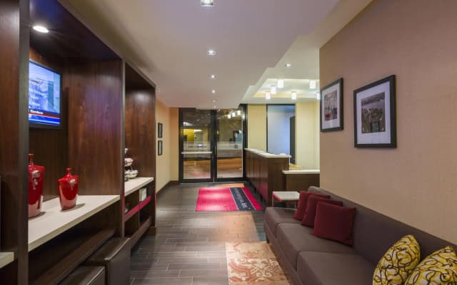 Hampton Inn Manhattan Seaport Financial District - photo 2