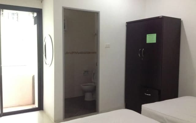 Beehive Magenta Patong Hostel - photo 2