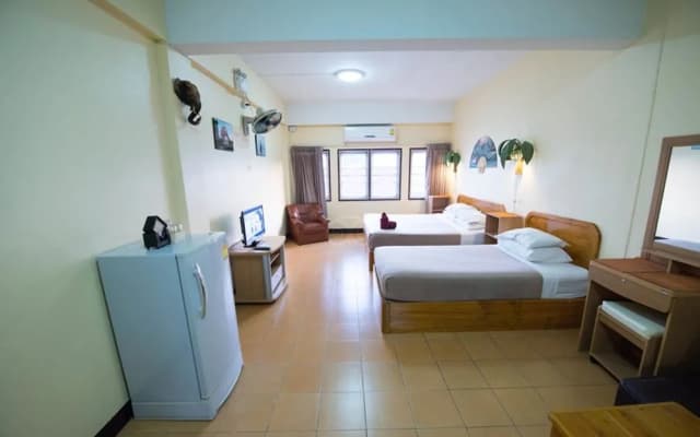 Funky Monkey Guesthouse & Tours - photo 4