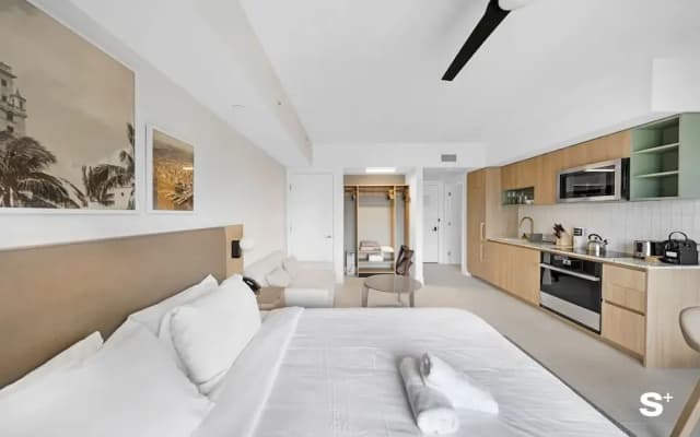 Skyline Chic Downtown Studio Getaway - photo 4