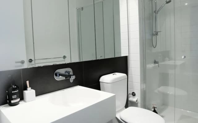 Stunning 2 Bedroom High Floor City View - photo 4