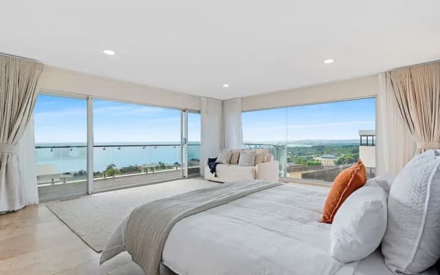 Cliffside Castle With Bay And City Views - photo 3