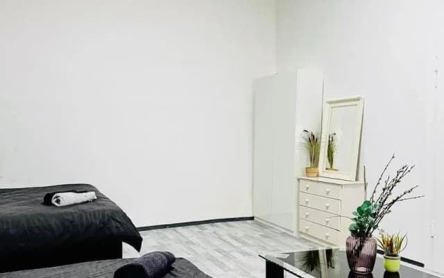 Beautiful Studio Apt Near Rathausplatz - photo 2