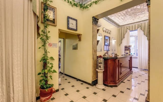 Hotel Cambridge - photo 2
