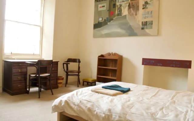 Central 3 Bedroom Flat - photo 3