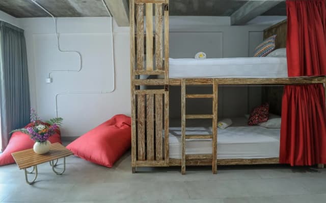 Base Guesthouse and Hostel - photo 4