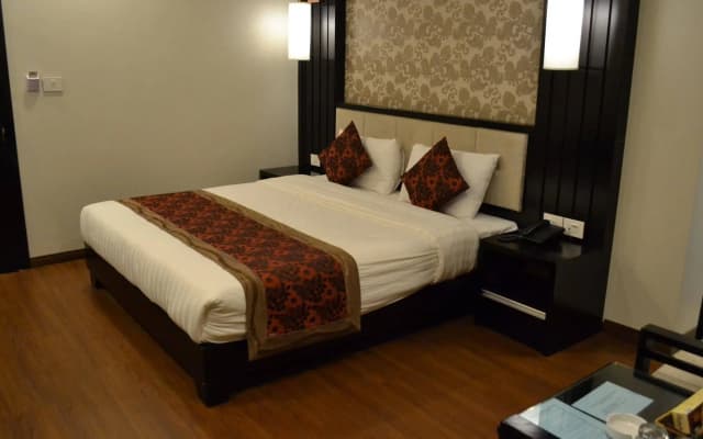 Luxury Hotel - photo 3