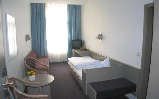 Birth City Hotel - photo 2