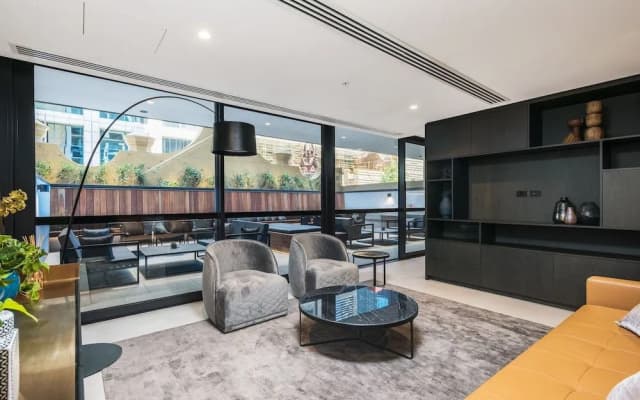Collins House Apartments by CLLIX - photo 2