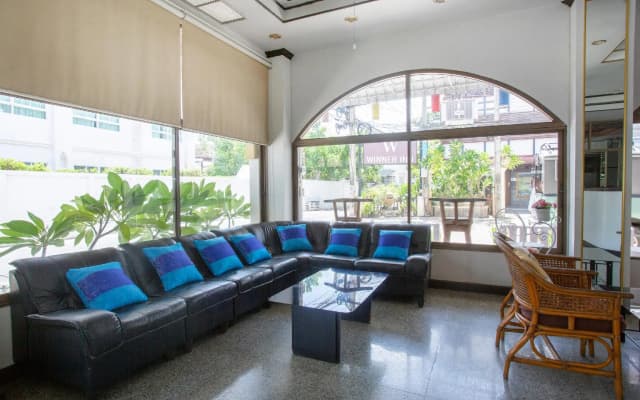 Super OYO 1096 Winner Inn Hotel - photo 2