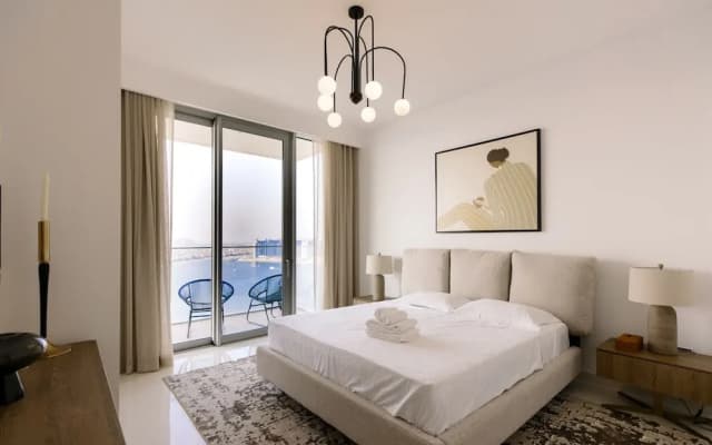 Beachfront 2BD apartment with Palm View - photo 2
