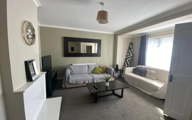 12 Harlesden Road close to ExCel - photo 2