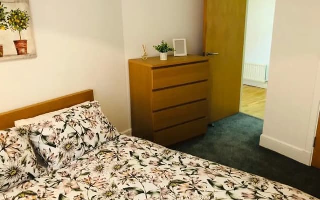 Remarkable 2 Bed Apartment in Edinburgh - photo 2