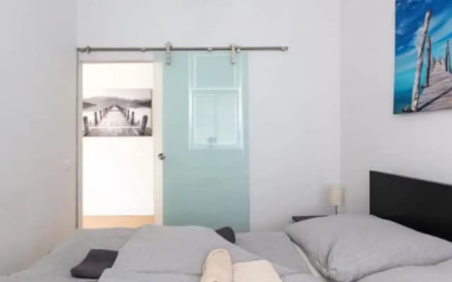 Modern Apartment in Vienna With Library - photo 2