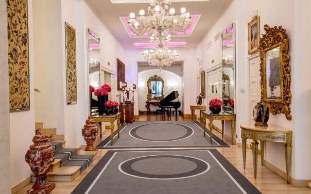 Savoy Hotel - photo 2