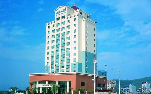 Mithrin Hotel Halong - photo 4