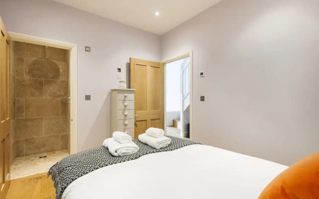 Enchanting Southfields Home by King George's Park - photo 4