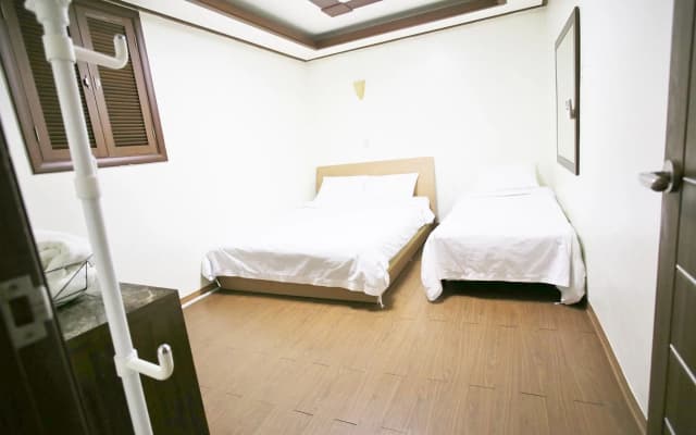 Sinchon Sisters Hostel - photo 3