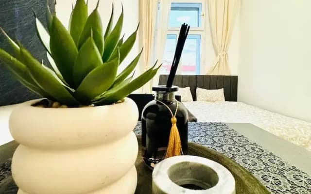 Stylish 4BR Apt Near Westbahnhof - photo 5