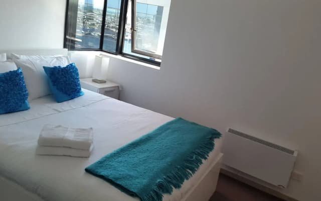 Dockland View Apartment - photo 3