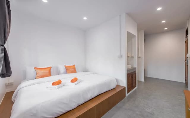 Tiny Taladnoi Hostel - photo 4