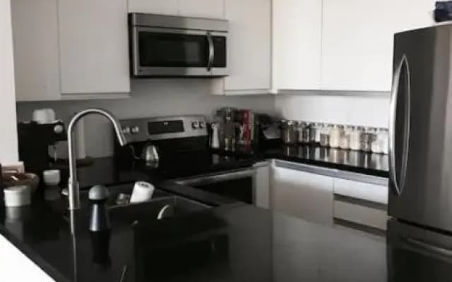 Modern Suite With Private Bathroom - photo 4