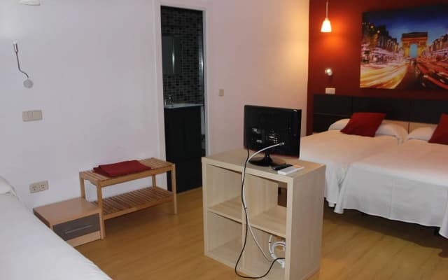 Hostal Falfes - photo 2