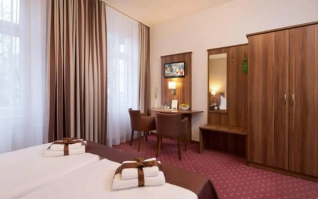 Gold Hotel - photo 3