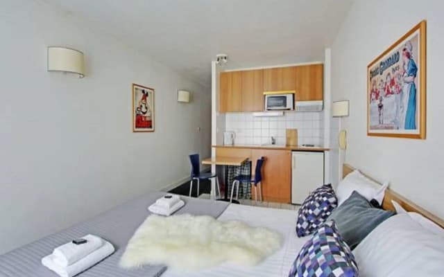 Les Lilas Serviced Apartments - photo 4