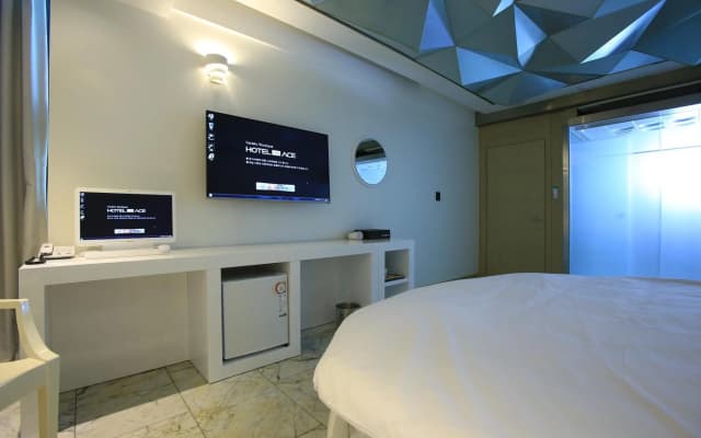 The Ace Hotel - photo 4