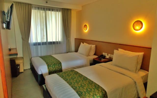 Hotel Dafam Savvoya Seminyak - photo 4