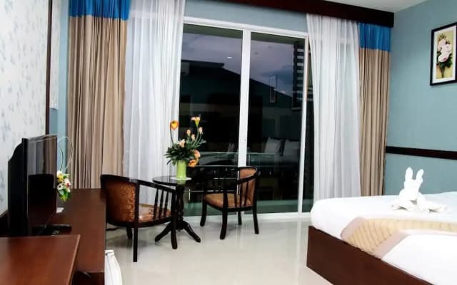 NK Hometel - photo 5
