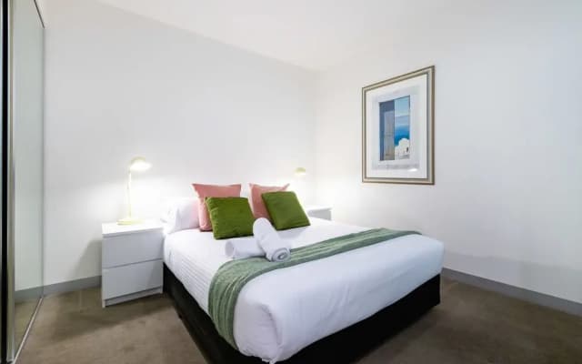 Raphael 2Bdr Carlton Apartment - photo 3