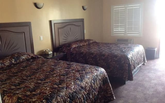 Bronco Motel - photo 4