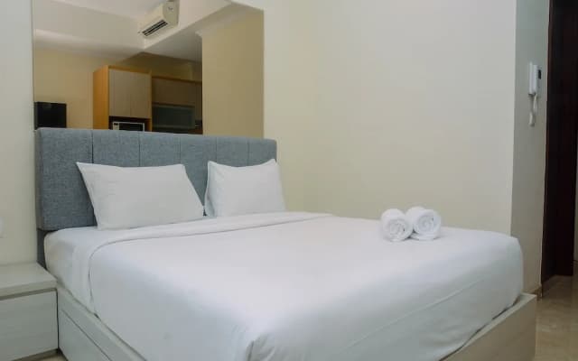 Pleasant and Simply Studio Room Menteng Park Apartment - photo 4