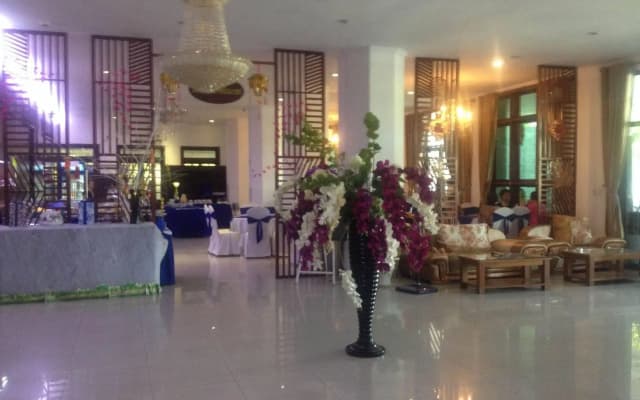 White House Hotel - photo 2