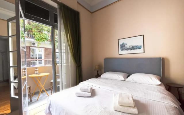 Ideal 4 bdr Apartment in Plaka for 10 - photo 3