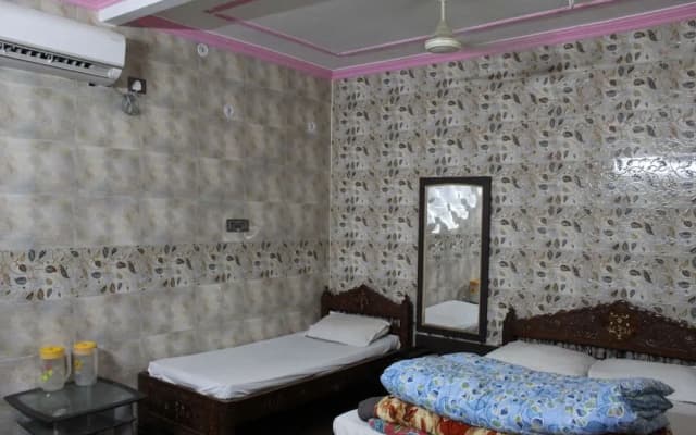 Central Guest House - photo 2