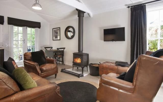 Leddicott Cottage - photo 2